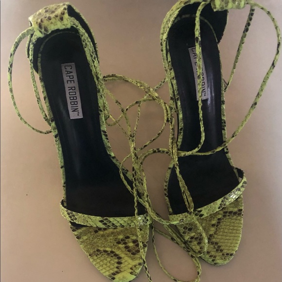 Cape Robbin Neon Green Heels 💚 CUTEEE SHOES!! - Picture 6 of 6